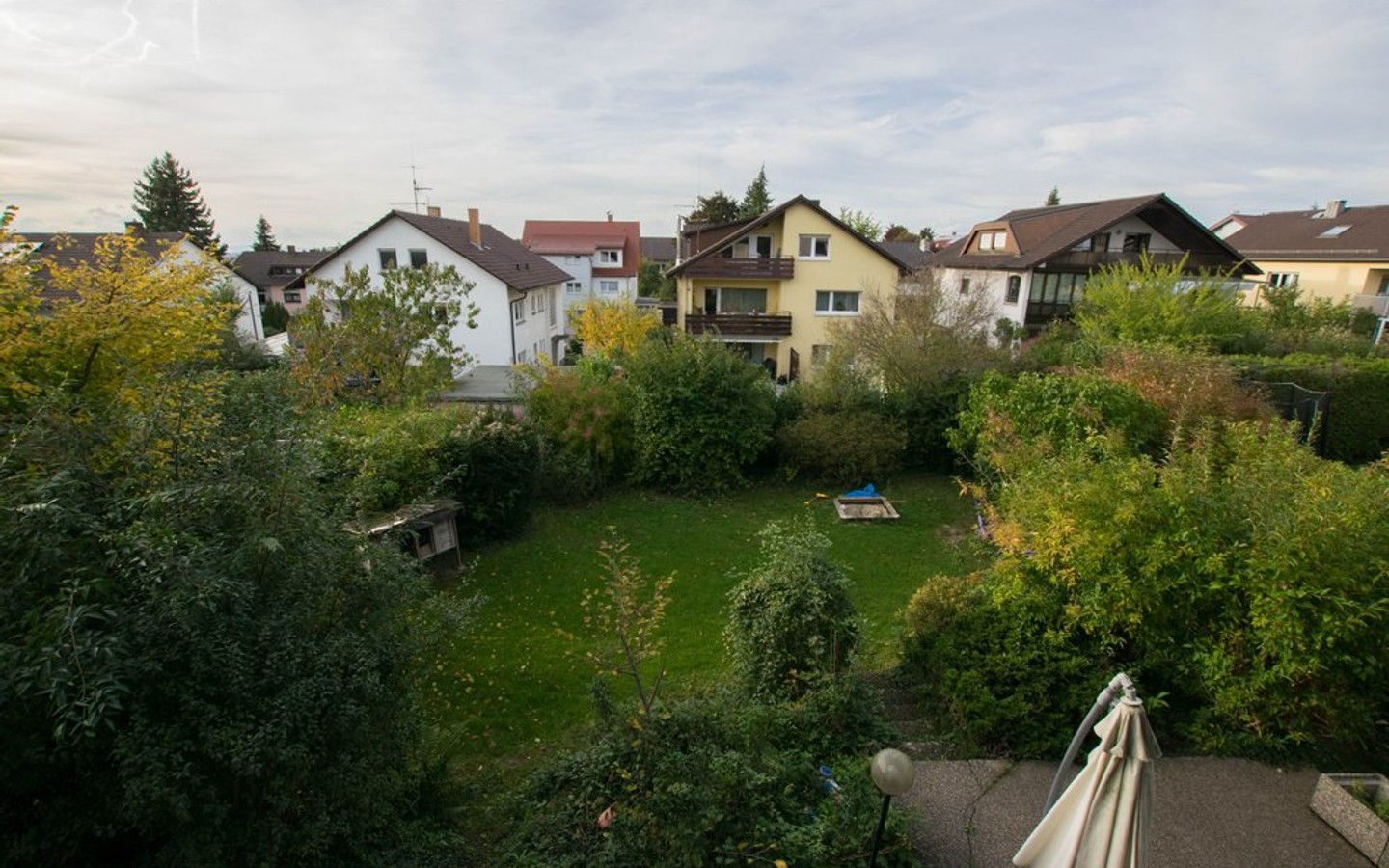 Blick in den Garten - 3-Familienhaus auf großem Grundstück in gewachsener Lage von Wiesloch