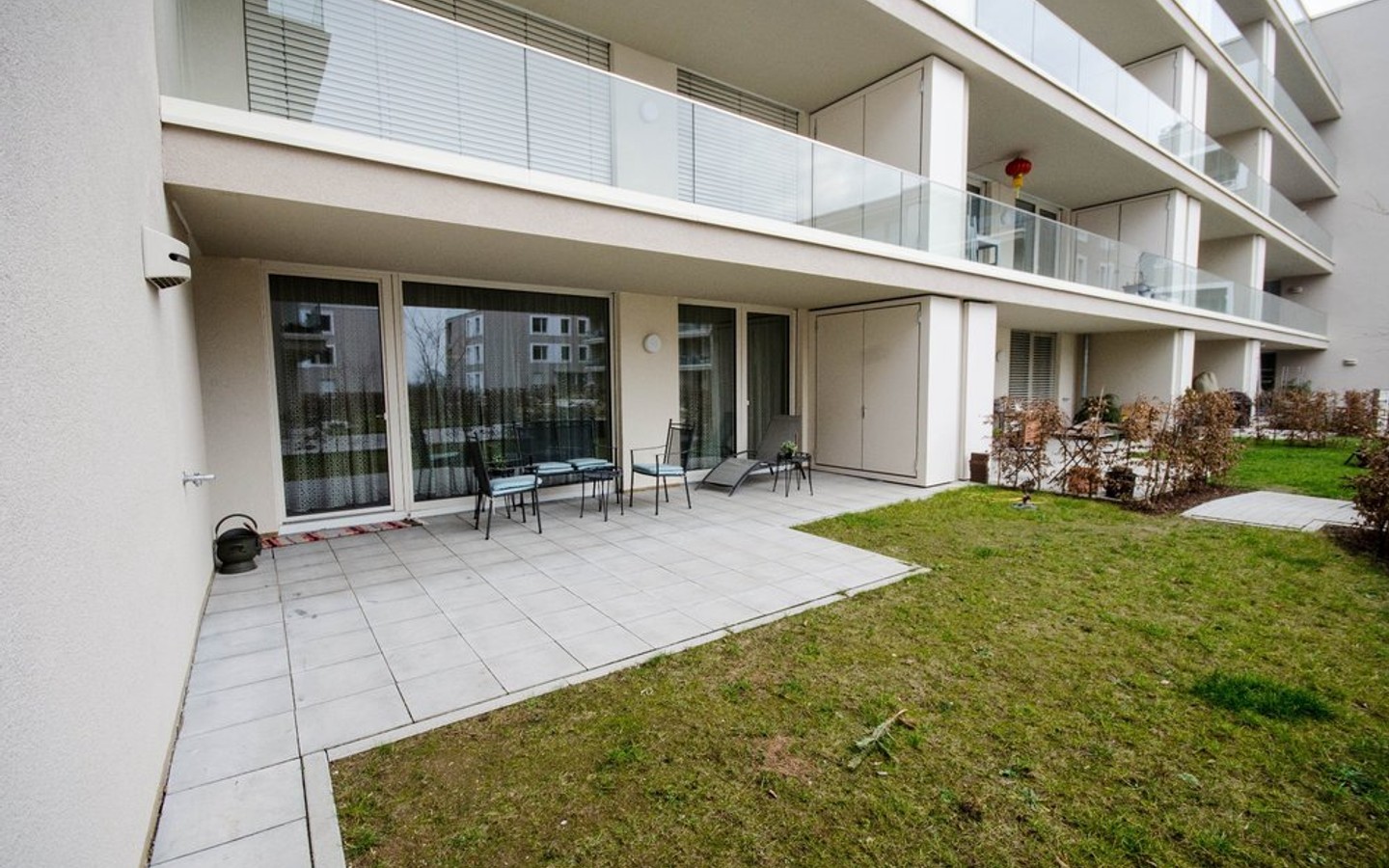 Garten und Terrasse - Moderne hochwertig vollausgestattete  Zweizimmerwohnung mit Garten