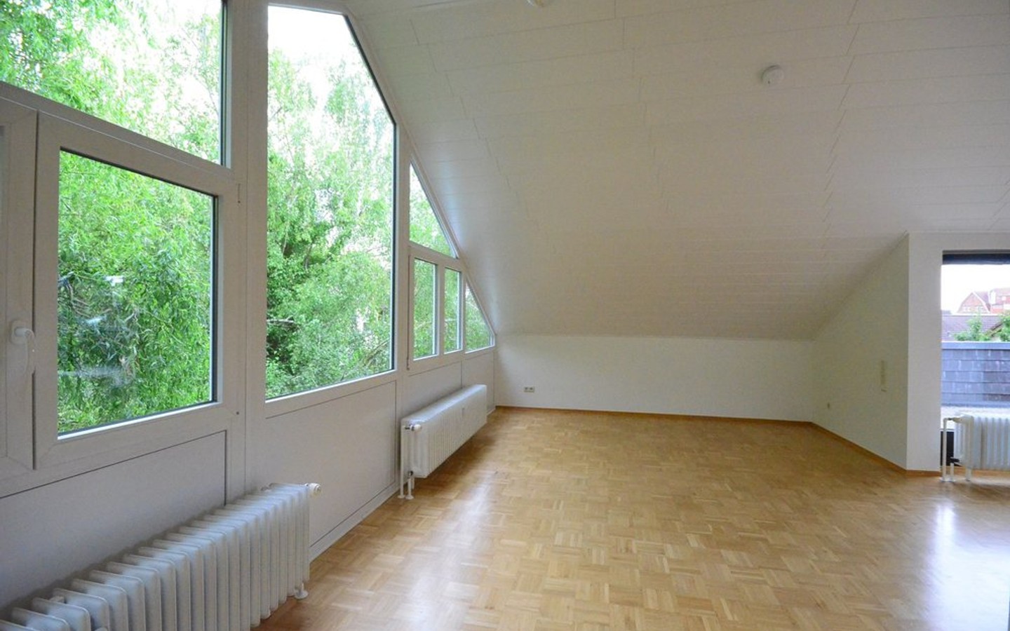 Wohnen - Heidelberg-Handschuhsheim: Bezaubernde Dachgeschosswohnung mit 3 Zimmern und Dachterrasse