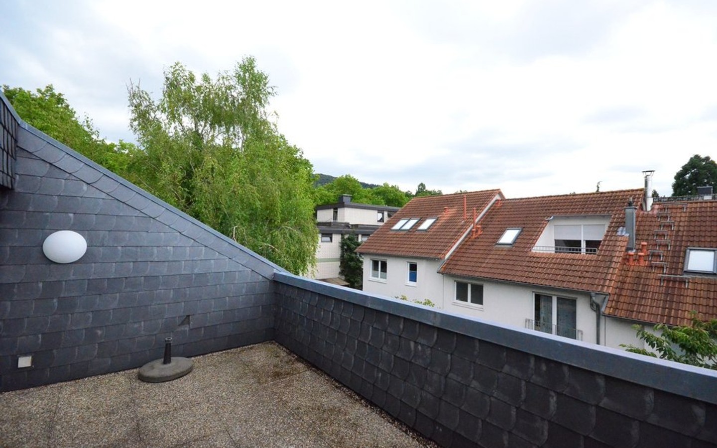 Dachterrasse - Heidelberg-Handschuhsheim: Bezaubernde Dachgeschosswohnung mit 3 Zimmern und Dachterrasse
