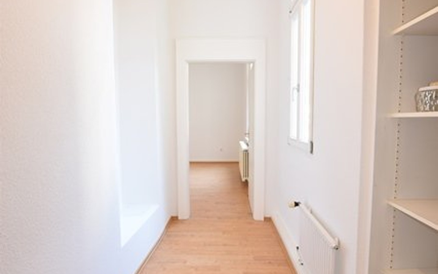Durchgang zum Schlafzimmer - Heidelberg Weststadt: Stilvolle Fünfzimmerwohnung mit Balkon