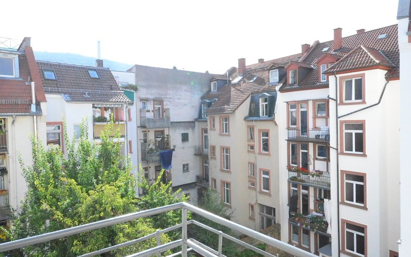 Balkon zum Innenhof - Heidelberg-Weststadt: Bezugsfreie charmante Stadthauswohnung in der Kleinschmidtstaße