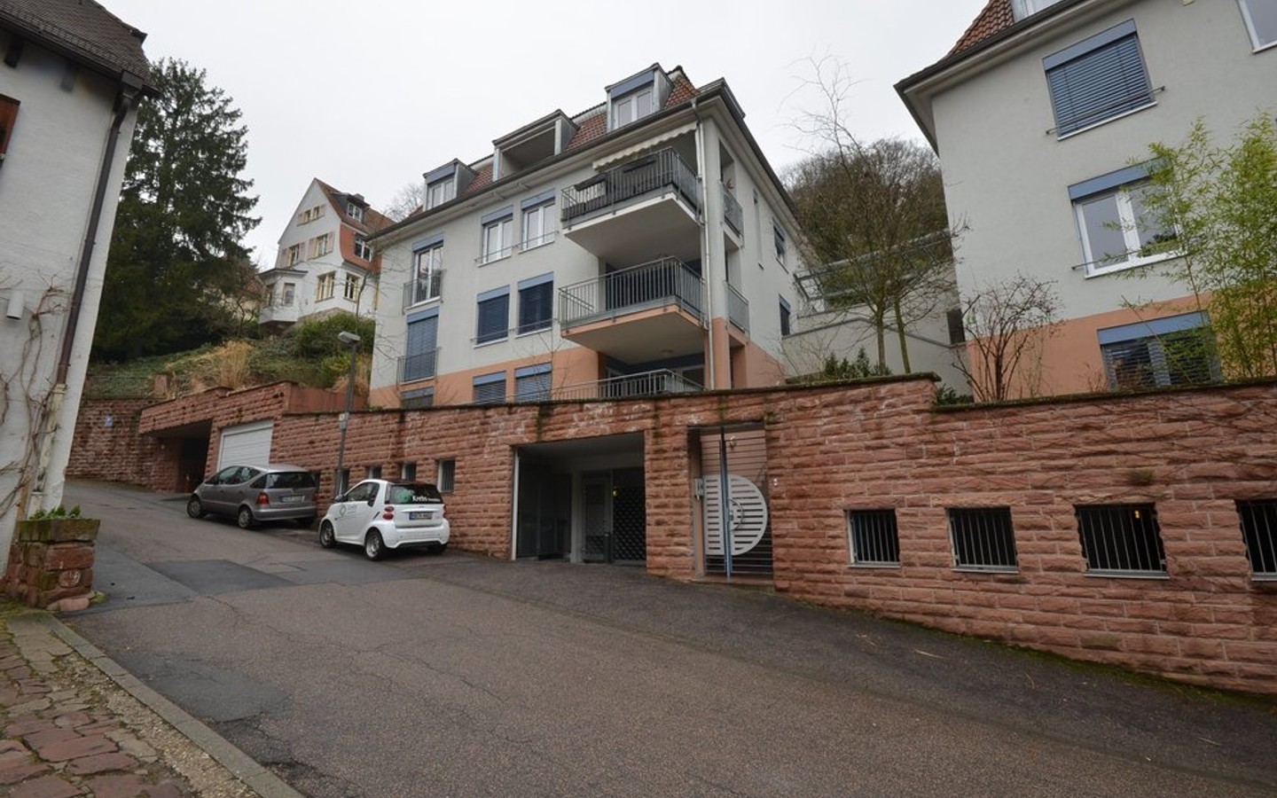 Hausansicht - Heidelberg-Neuenheim: Großzügige 2,5 Zimmerwohnung mit Terrasse in der Hirschgasse