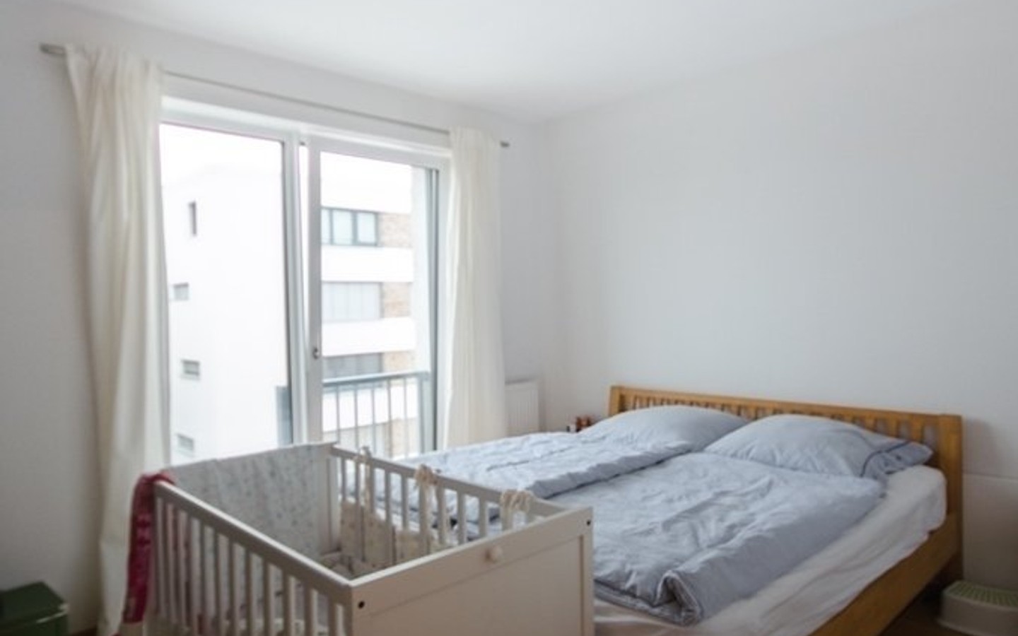 Schlafzimmer - Platz für die Familie:  Moderne Vierzimmerwohnung mit Balkon