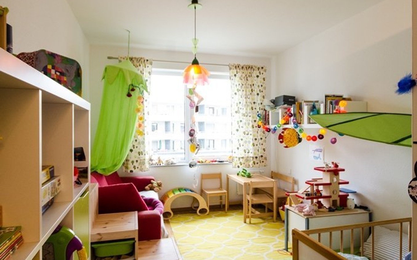 Kinderzimmer - Platz für die Familie:  Moderne Vierzimmerwohnung mit Balkon