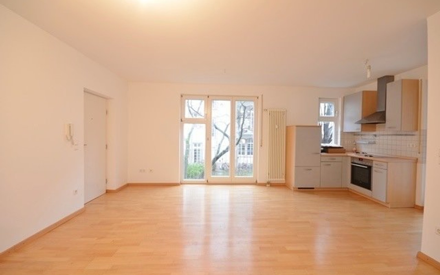 Wohnbereich mit Küche - Heidelberg-Altstadt: Modernes, helles 2 Zimmerappartement in ruhiger und zentraler Lage