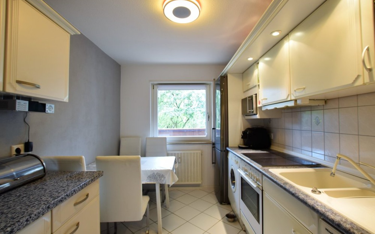 Küche - Leimen: Schöne und zentral gelegene Zweizimmerwohnung mit Blick ins Grüne