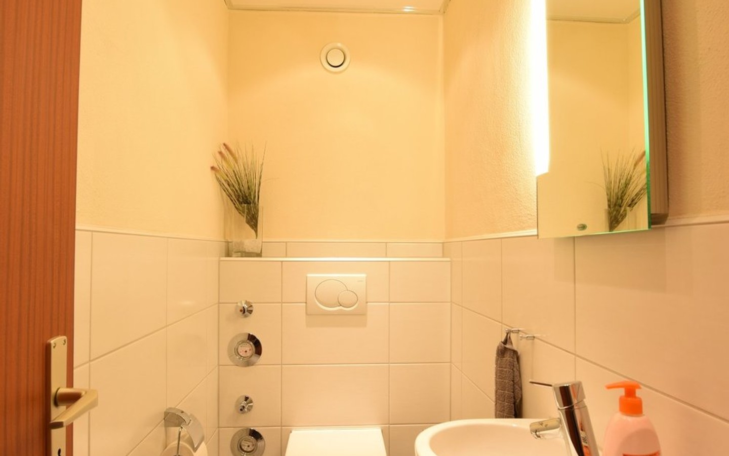 WC - Leimen: Schöne und zentral gelegene Zweizimmerwohnung mit Blick ins Grüne