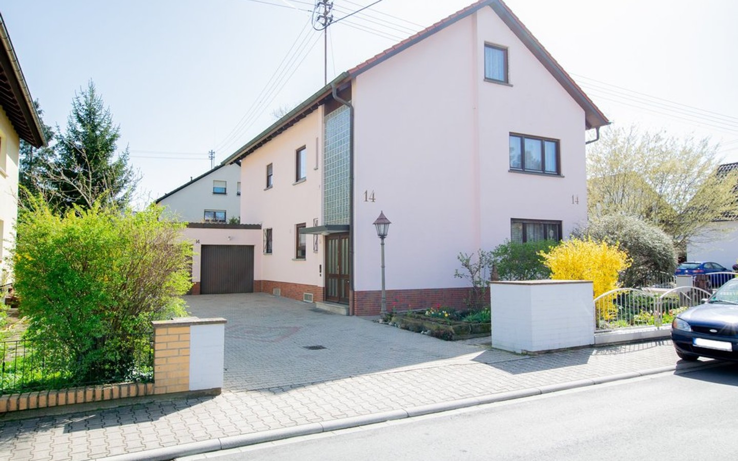 Hausansicht - Walldorf - bevorzugte und gewachsene Wohnlage; 3-Familienhaus für Kapitalanleger oder Eigennutzer