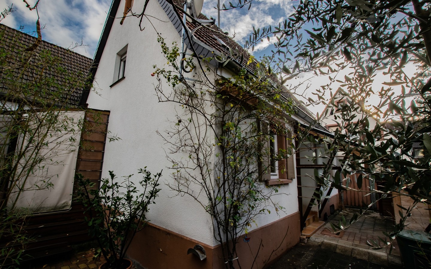 Hausansicht vom Garten - Gemütliches Haus in sehr zentraler und ruhiger Lage von HD-Kirchheim