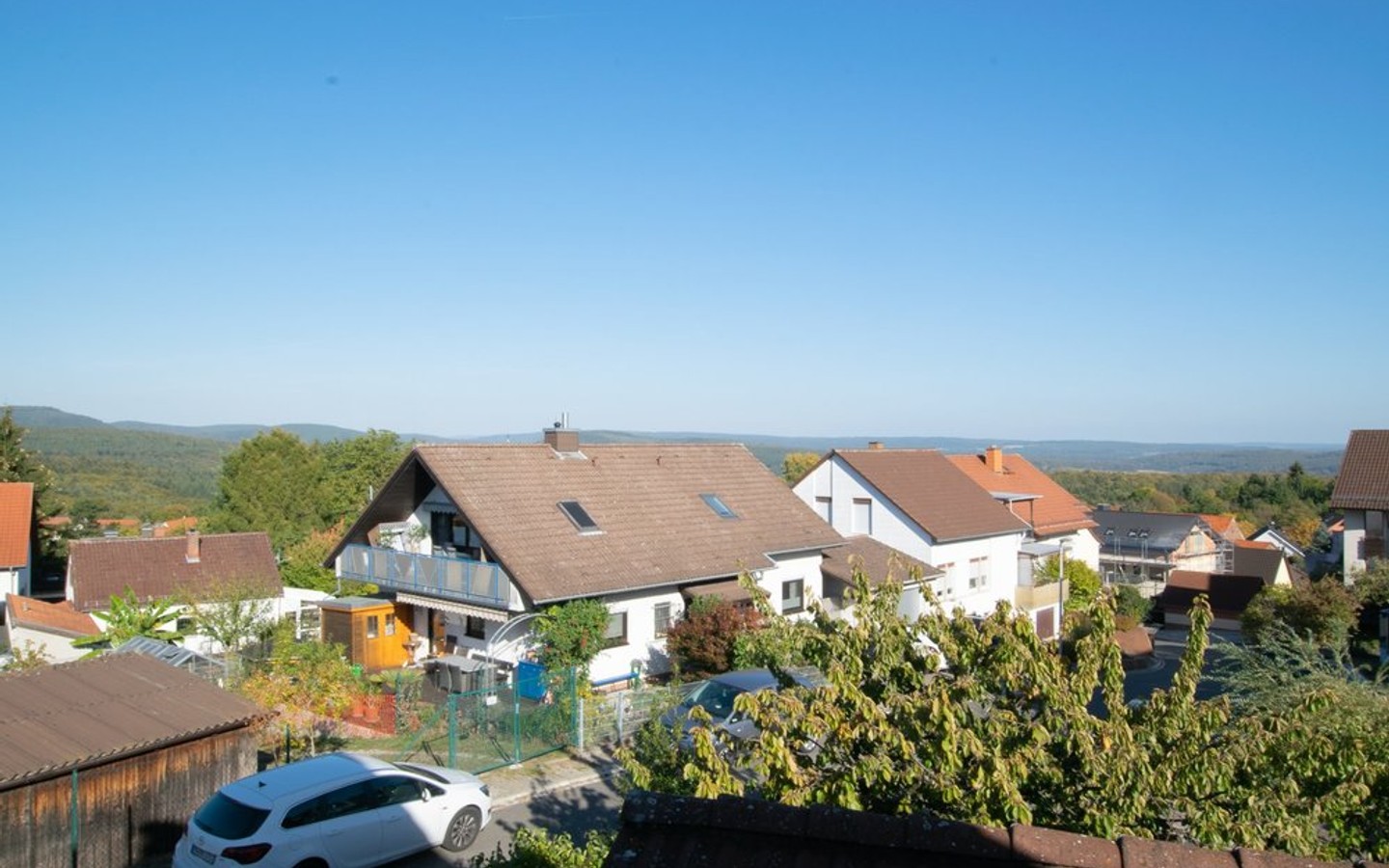 Tolle Sicht vom Balkon - Großzügige Doppelhaushälfte mit viel Potenzial in ruhiger Aussichtslage von Gaiberg