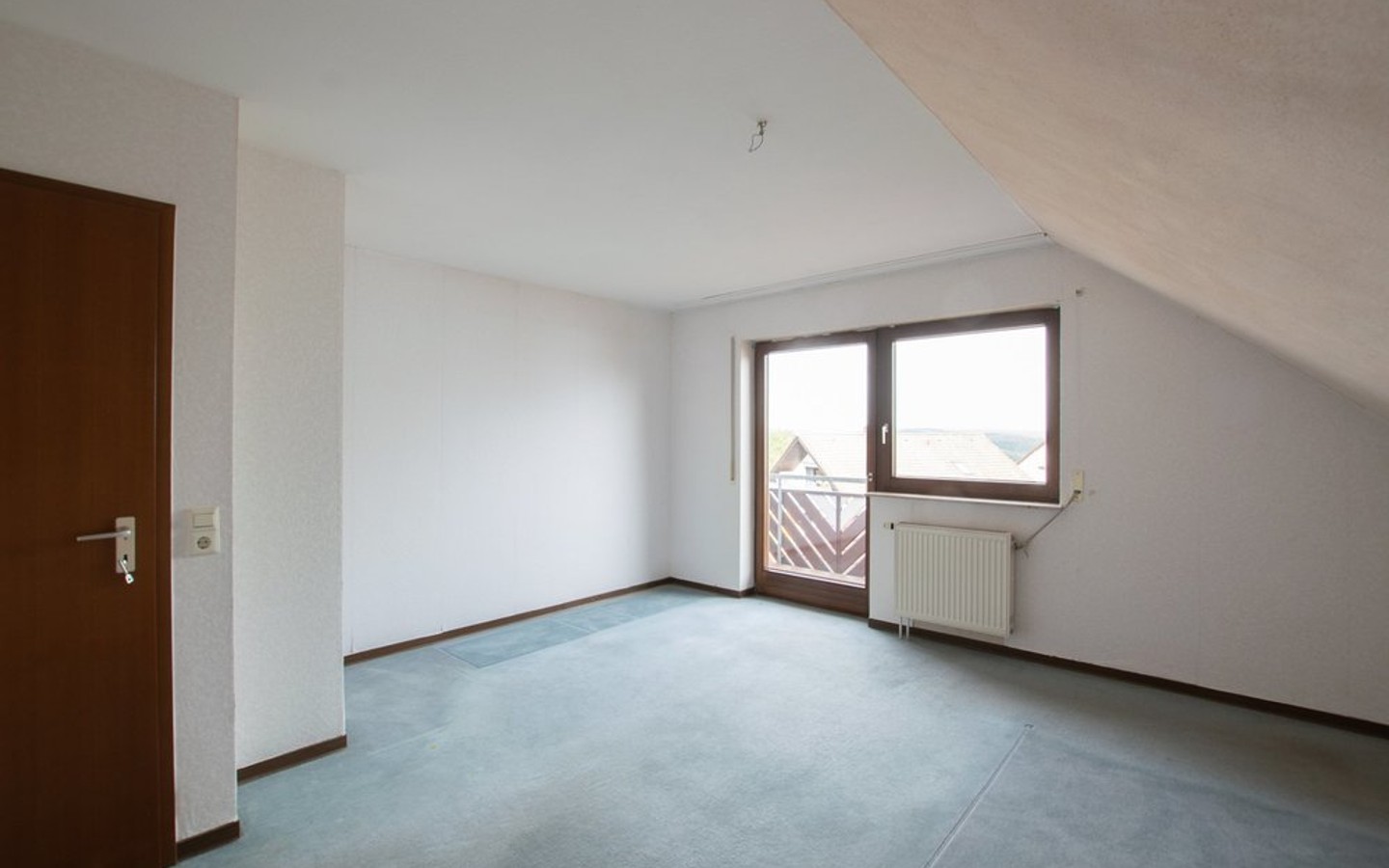 Zimmer OG - Großzügige Doppelhaushälfte mit viel Potenzial in ruhiger Aussichtslage von Gaiberg
