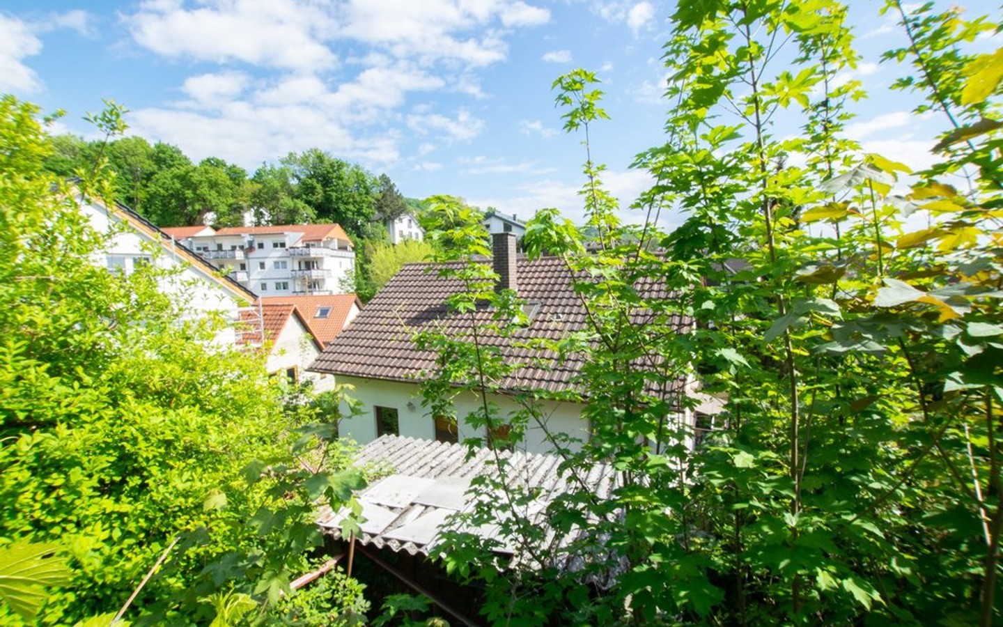 Hinteransicht - Leimen: Renovierungsbedürftiges Einfamilienhaus in idyllischer Aussichtslage