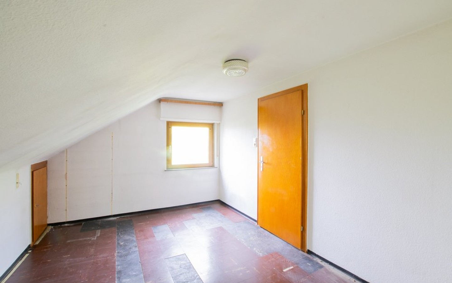 Zimmer 3 OG - Leimen: Renovierungsbedürftiges Einfamilienhaus in idyllischer Aussichtslage