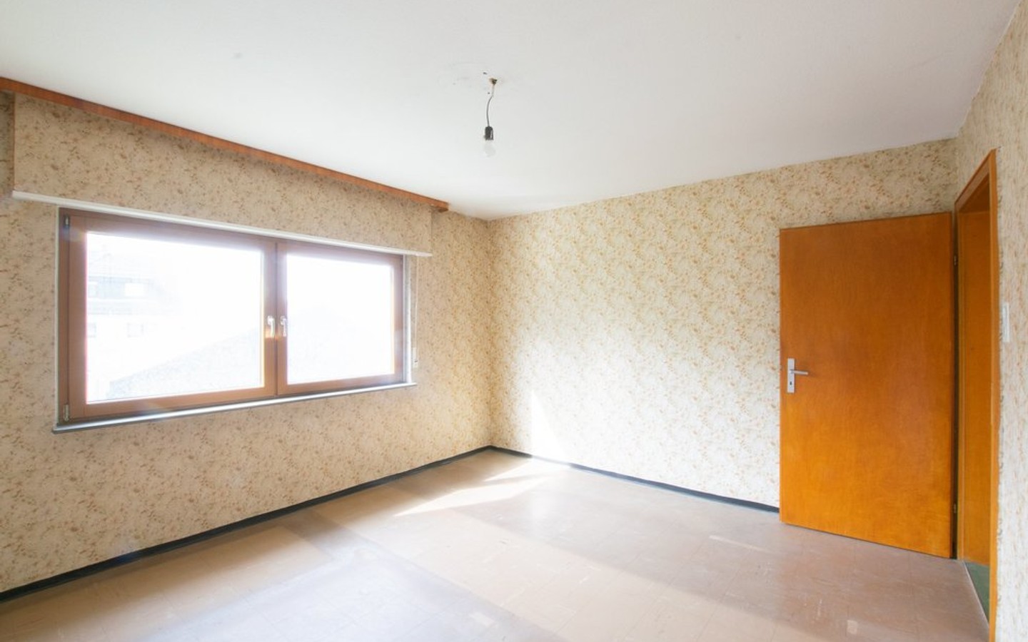 Zimmer EG - Leimen: Renovierungsbedürftiges Einfamilienhaus in idyllischer Aussichtslage