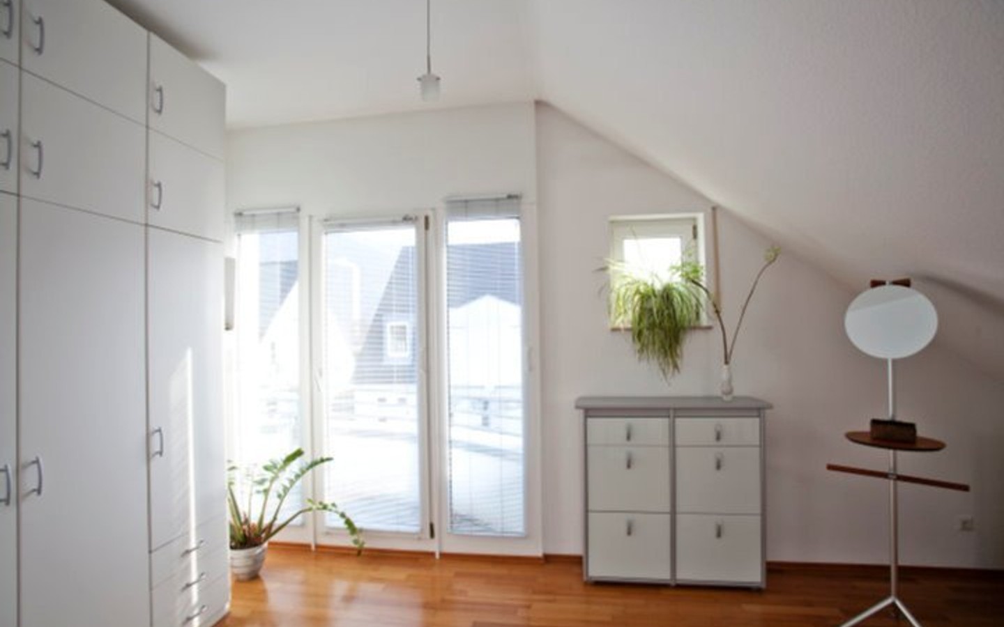 Kinderzimmer zum Balkon - Helle, sonnige Wohnung mit modernem, hochwertigen Ambiente in HD-Schlierbach zu erwerben