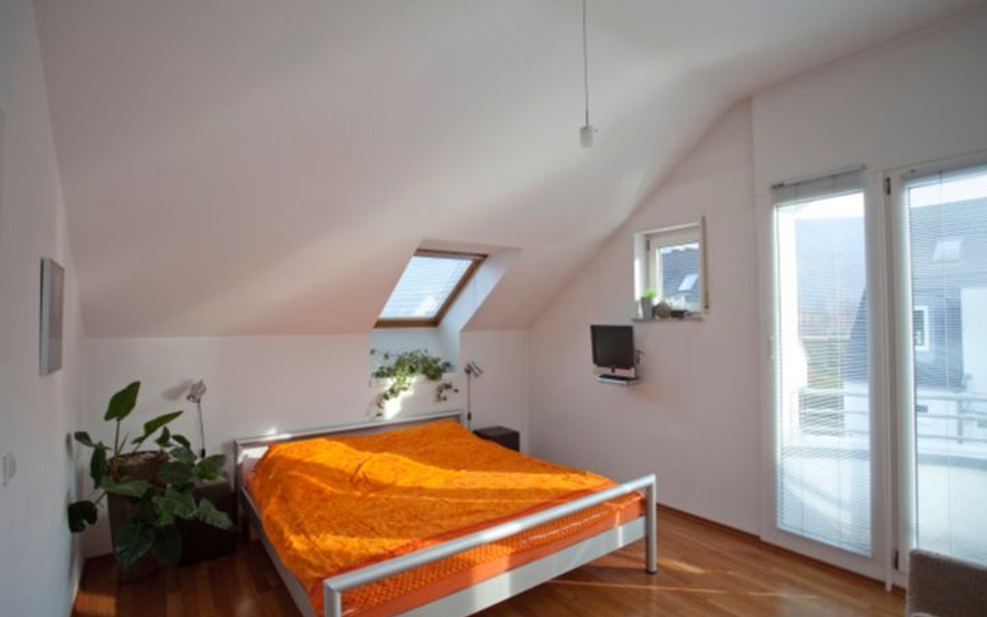 Schlafzimmer - Helle, sonnige Wohnung mit modernem, hochwertigen Ambiente in HD-Schlierbach zu erwerben