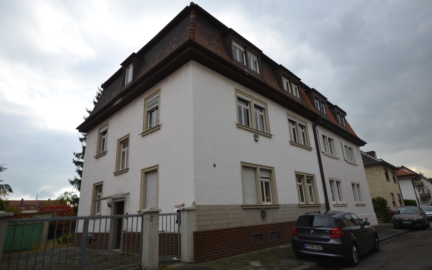Vorderansicht - Mannheim Sandhofen: Imposantes 3 Familienhaus in bevorzugter, ruhiger und zentraler Lage