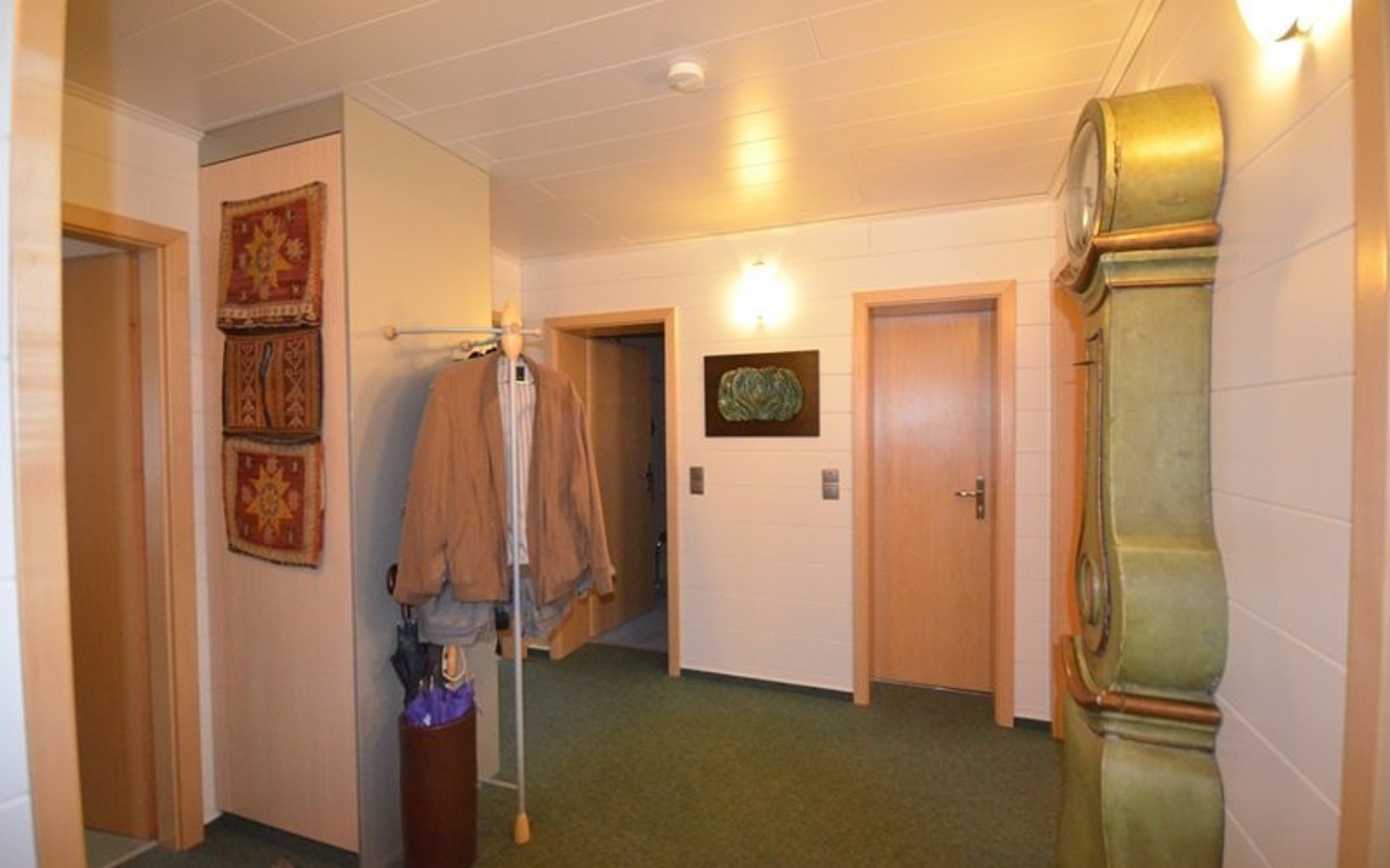 Flur - Weinheim (Schollstr.): Gepflegte 3,5-Zimmerwohnung, 89,88 qm mit guter Raumaufteilung