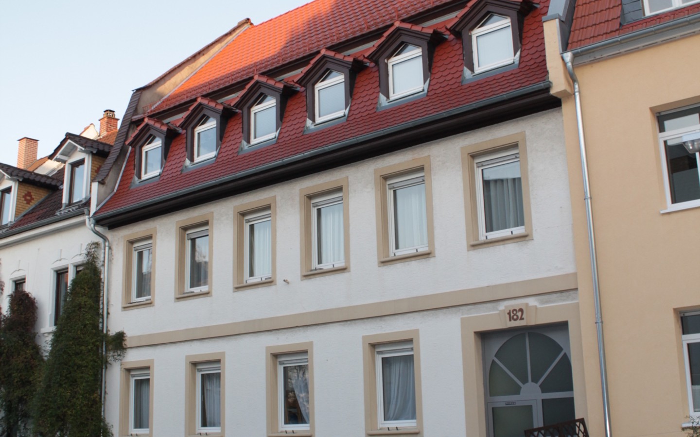 Vorderhaus Vorderansicht - Top-Investment in Heidelberg-Handschuhsheim: 2 Mehrfamilienhäuser