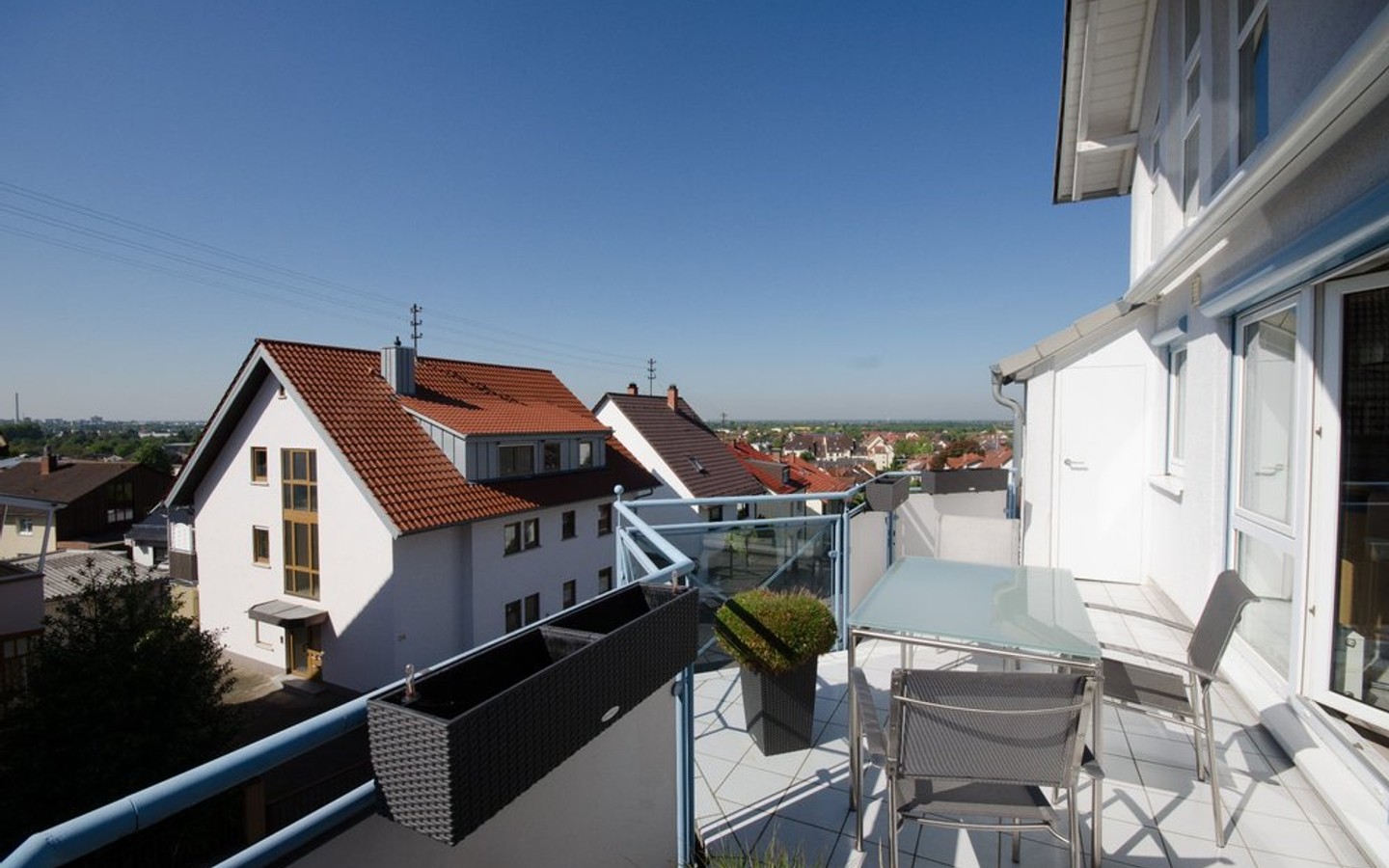 gr. Balkon mit Fernblick - Repräsentative Maisonette über mehrere Ebenen und fantastischem Weitblick