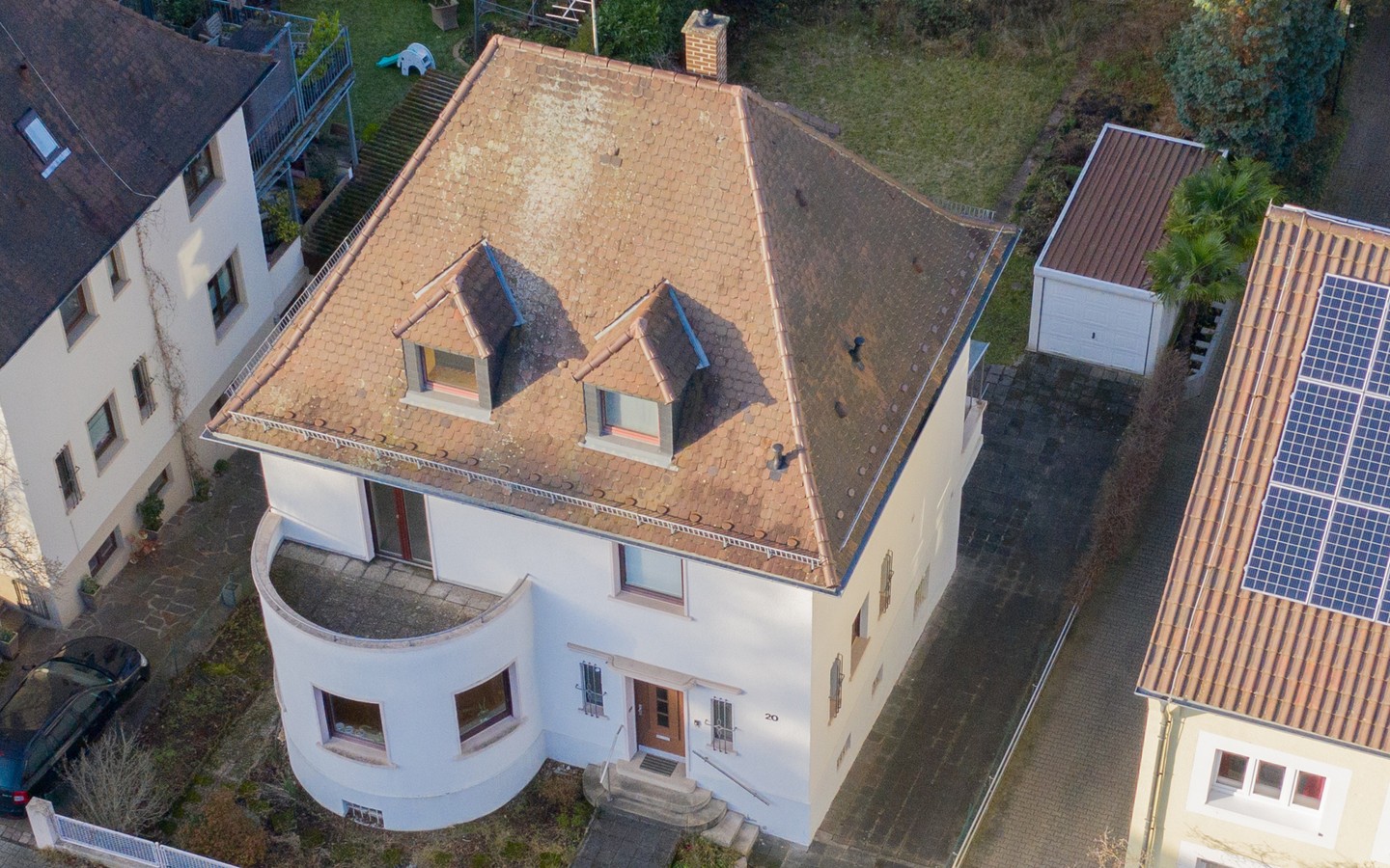Drohnenaufnahme - Rarität: Freistehendes Einfamilienhaus auf ca. 700qm großem Grundstück in der Heidelberger Weststadt