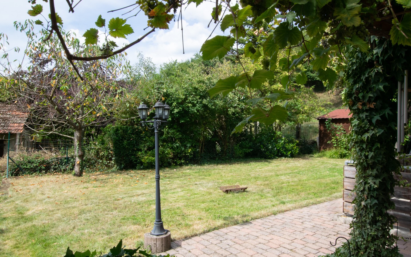 Garten - Platz für die ganze Familie! Großzügiges Wohnhaus mit Einliegerwohnung und idyllischem Garten