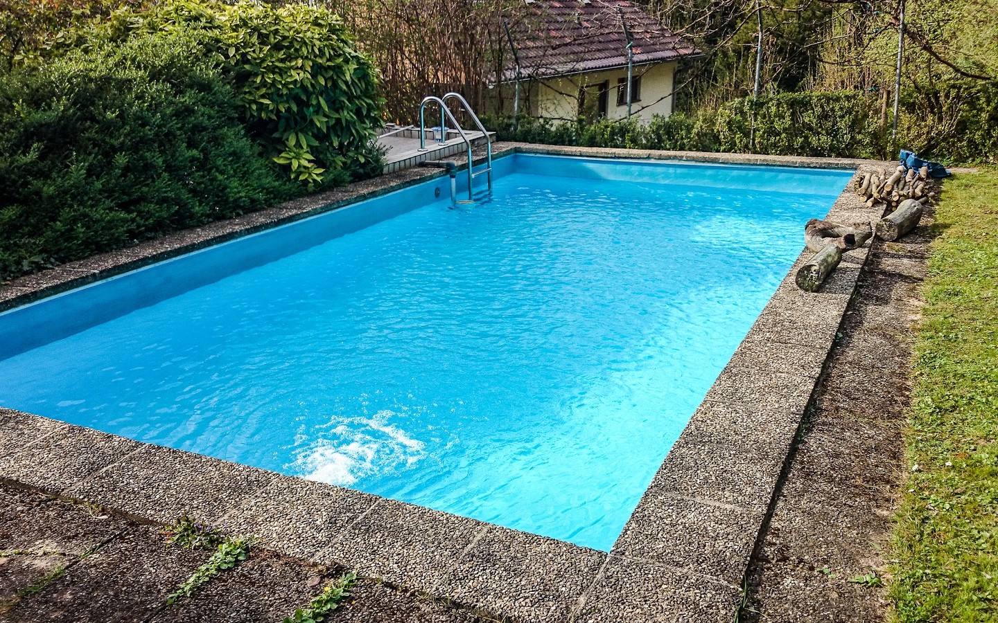 Schwimmbecken - Genau das Richtige Zuhause für Paare oder Familien mit Kindern.