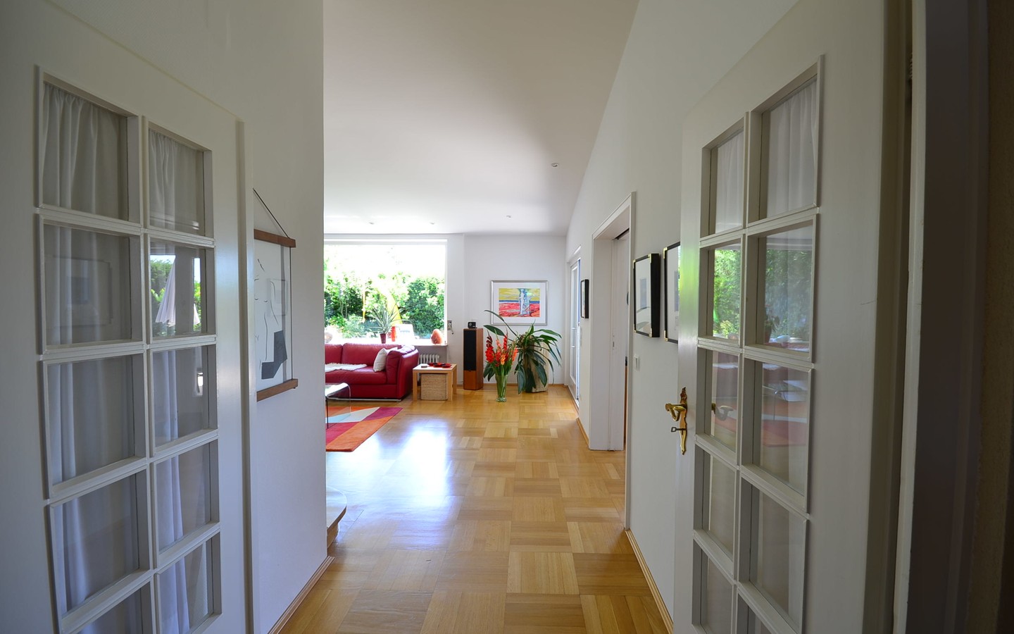 Eingang zum Wohnzimmer - Nußloch: Sonne-Ruhe-Aussicht finden Sie in diesem stilvollen und großzügigen 1-2 Familienhaus.