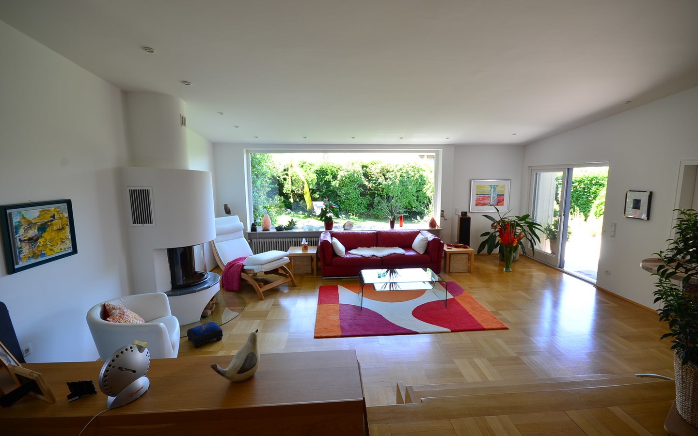 Wohnzimmer - Nußloch: Sonne-Ruhe-Aussicht finden Sie in diesem stilvollen und großzügigen 1-2 Familienhaus.