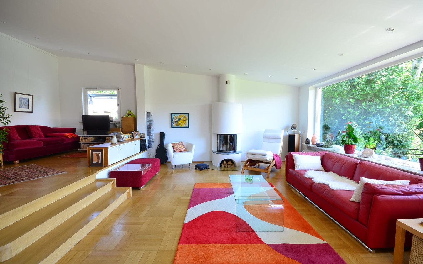 Wohnzimmer - Nußloch: Sonne-Ruhe-Aussicht finden Sie in diesem stilvollen und großzügigen 1-2 Familienhaus.