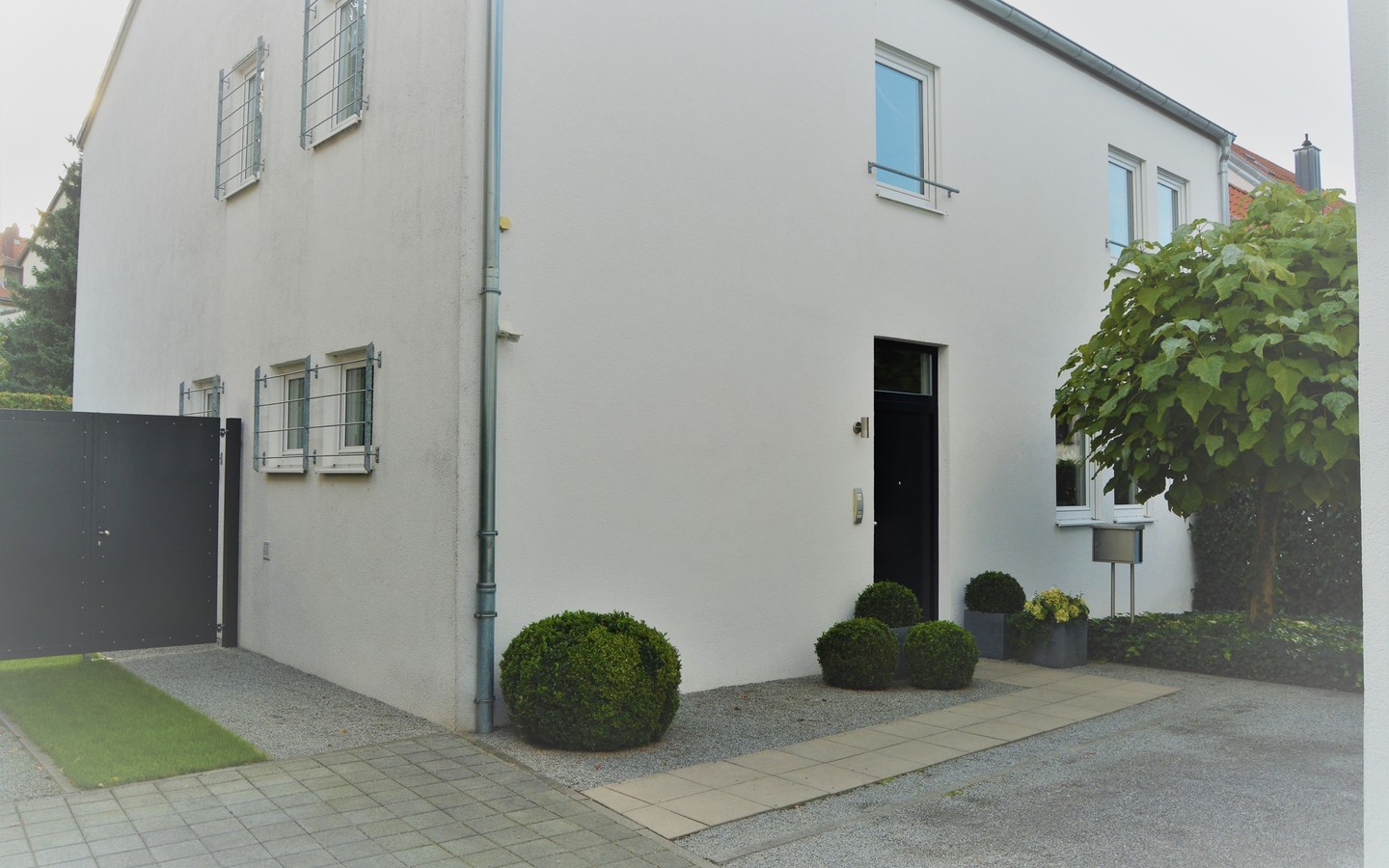 Ansicht - Moderner Wohnkomfort in Nussloch: Neuwertiges Einfamilienhaus mit über 173 m²  Wohnfläche