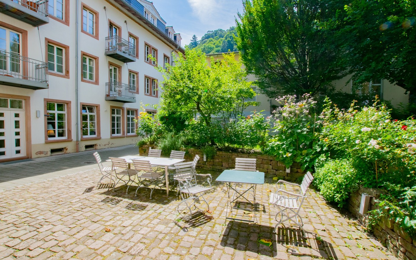 Innenhof - Seltene Gelegenheit: Gepflegte 2-Zimmerwohnung in der Heidelberger ,,Plöck‘‘