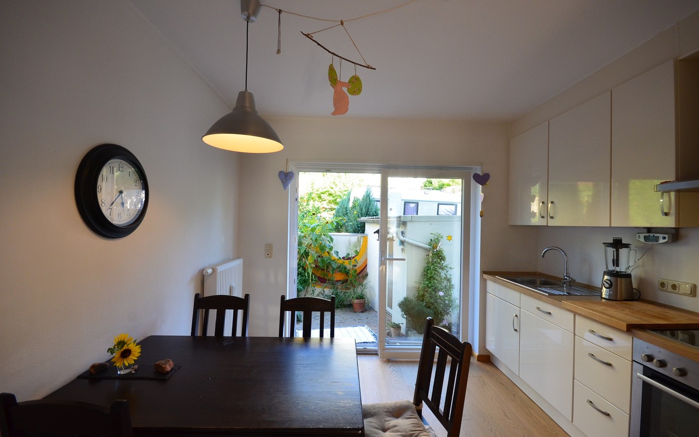 Großzügige Küche - Schöne 4 Zimmerwohnung in ruhiger Lage von Dossenheim mit Garten