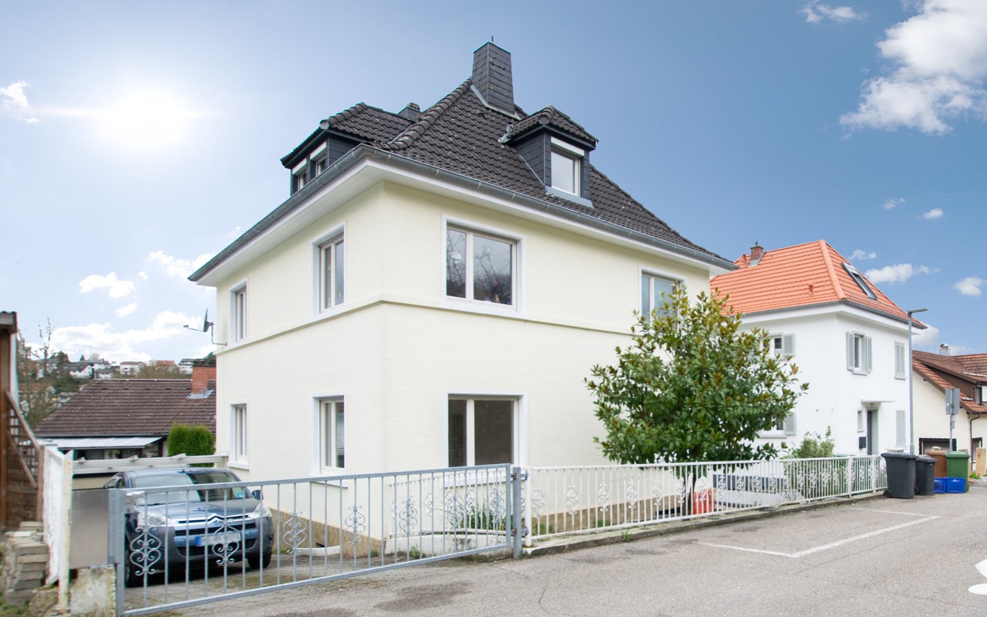 Hausansicht - Großzügiges Zweifamilienhaus in begehrter Wohnlage von Neckargemünd