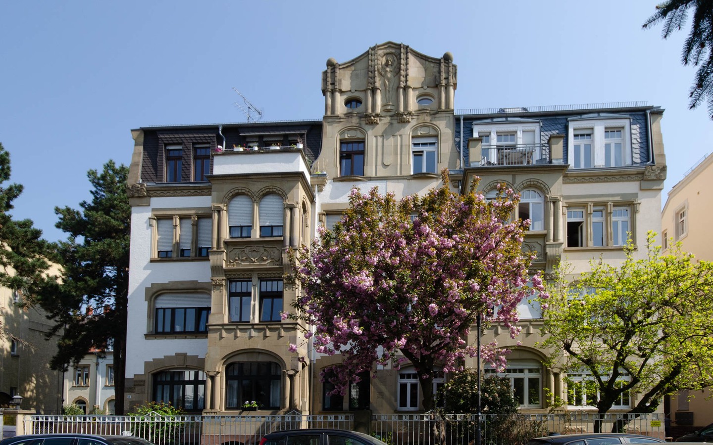 Hausansicht - Traumhaft schöne Fünfzimmerwohnung in Heidelberg-Neuenheim