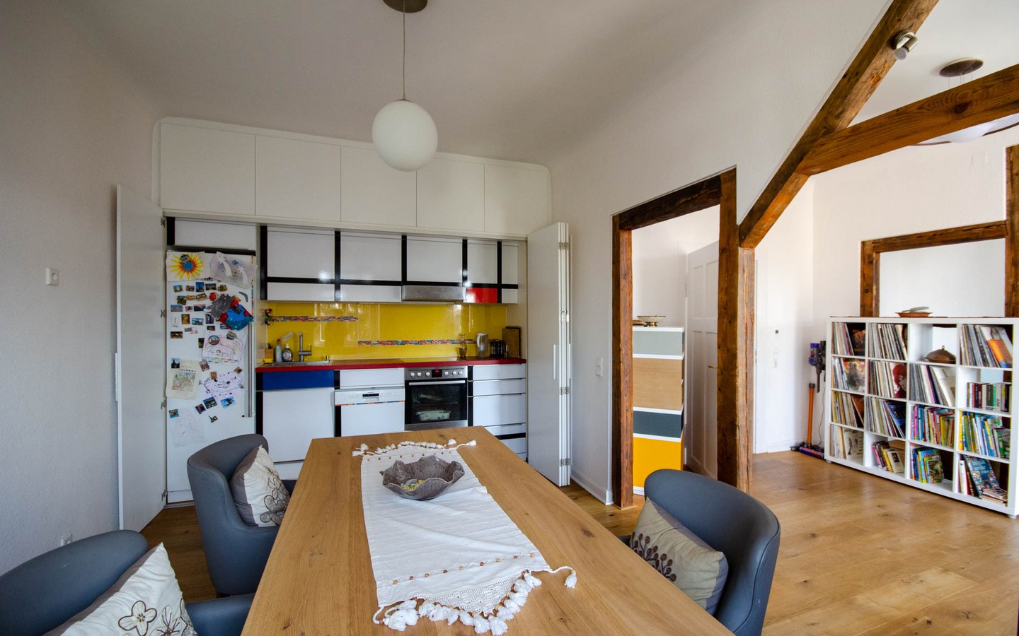 Essbereich mit Küche - Traumhaft schöne Fünfzimmerwohnung in Heidelberg-Neuenheim