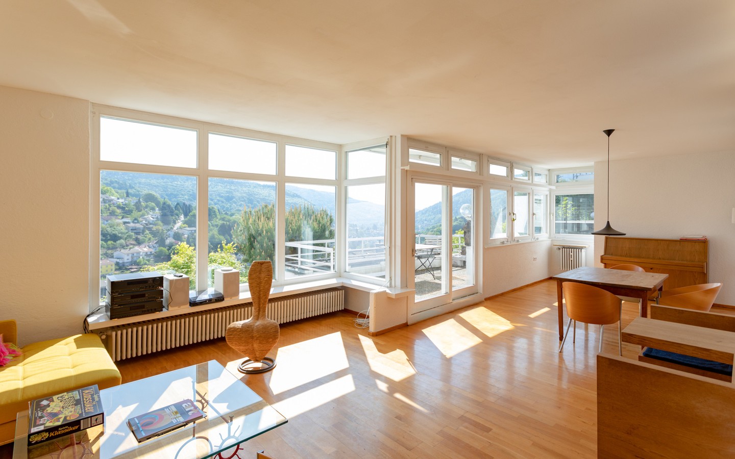 Wohnzimmer - Familienparadies in bevorzugter Aussichtslage von Ziegelhausen