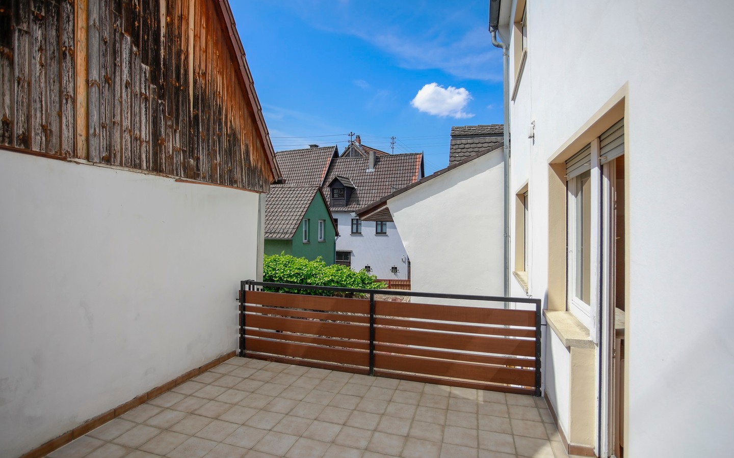 Terrasse - HD-Rohrbach: Renovierungsbedürftiges Einfamilienhaus in 2. Reihe inmitten des charmanten Ortskerns!