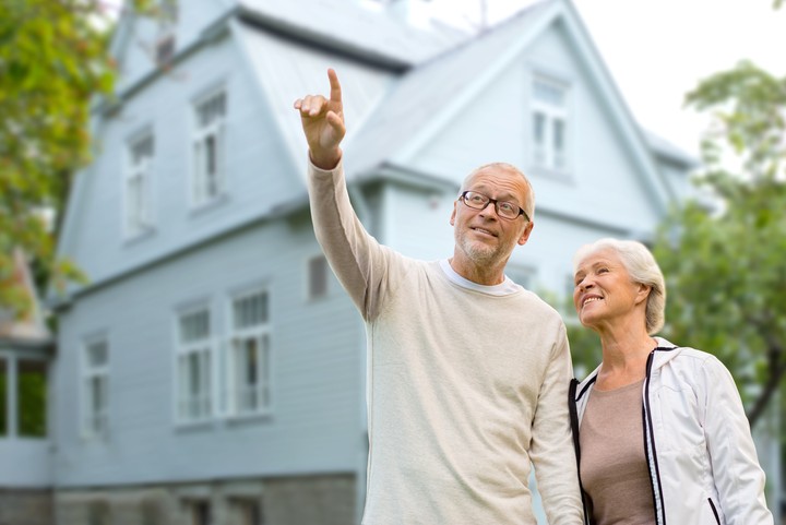Immobilienmakler Krebs aus Heidelberg informiert über: Eine Immobilie im Alter lieber verkaufen oder vermieten?