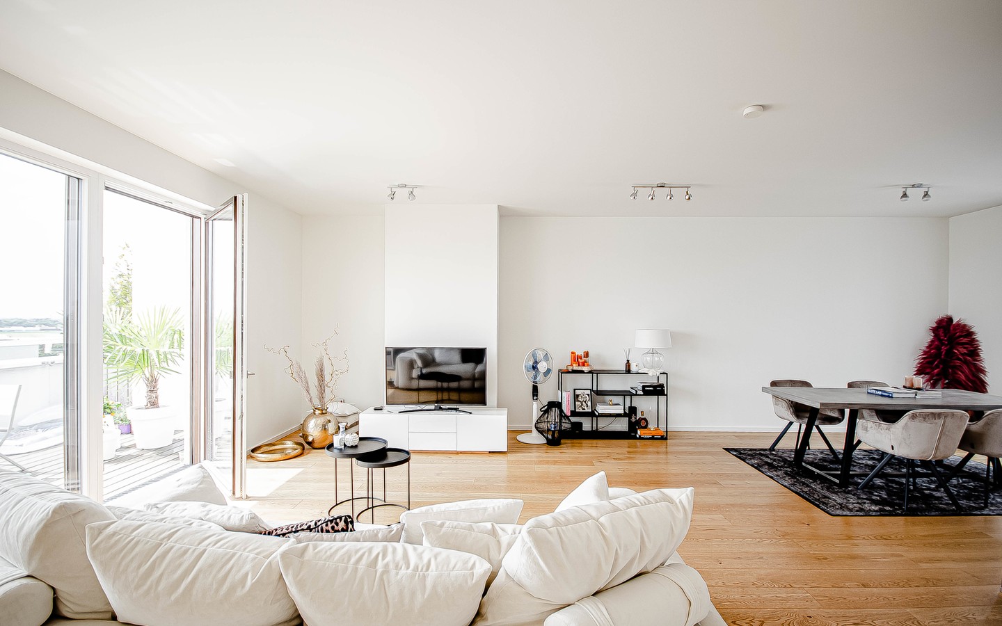 Wohn- und Essbereich - Ein Hauch von Luxus:
Imposante Penthouse Wohnung mit vielen Extras