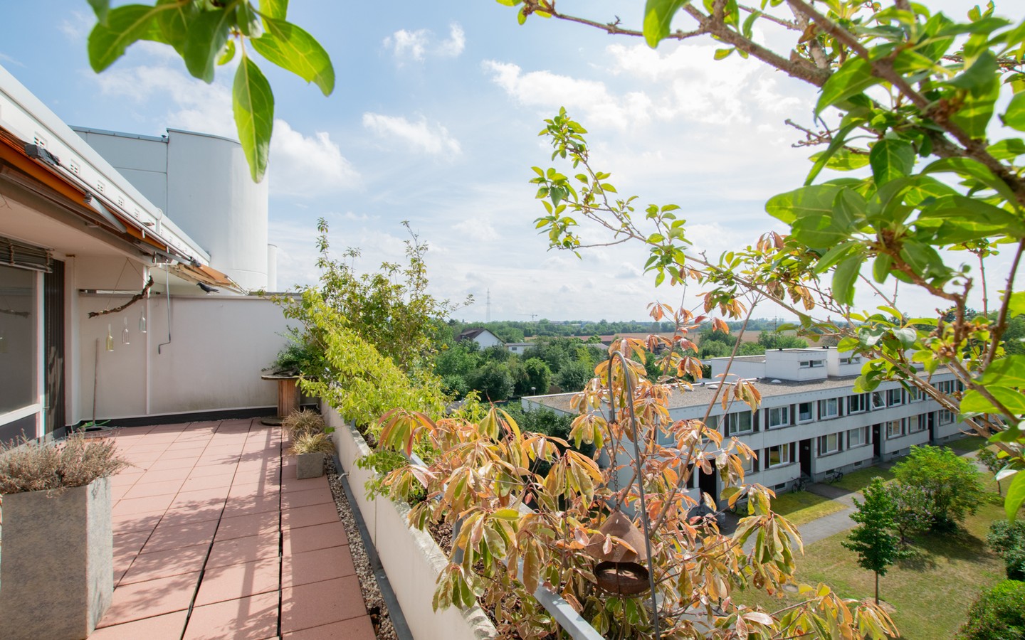 Terrasse - Schöne Aussichten: Renovierte Maisonettewohnung mit Terrasse und tollem Ausblick!