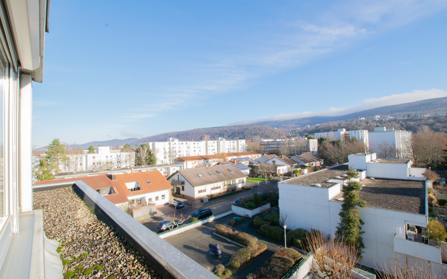 Ausblick - Schöne Aussichten: Renovierte Maisonettewohnung mit Terrasse und tollem Ausblick!