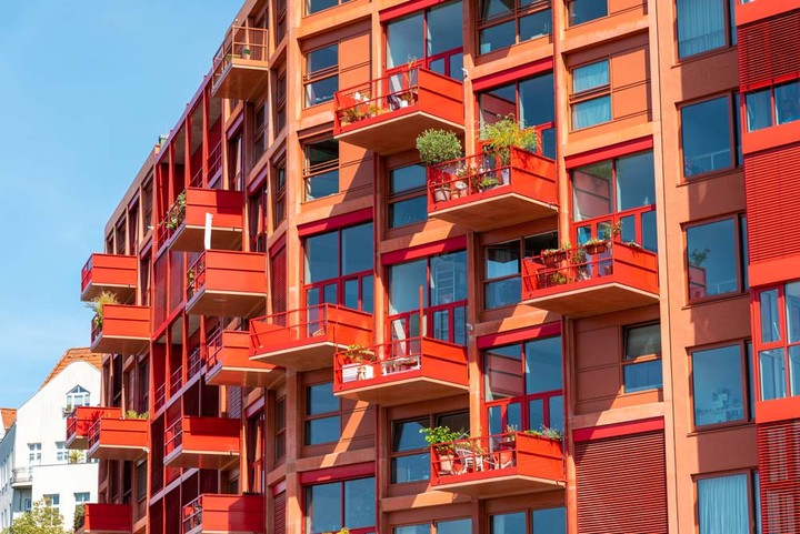 Immobilienmakler Krebs aus Heidelberg informiert über: Balkone – Was ist Sondereigentum oder Gemeinschaftseigentum?
