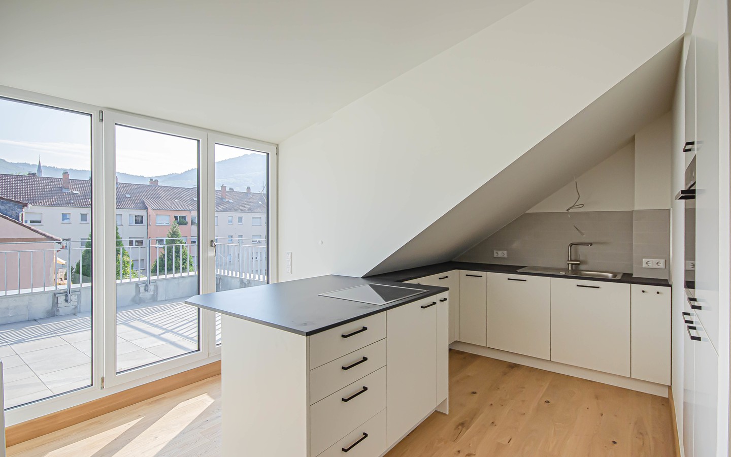 Küche - Bezaubernde Dachgeschosswohnung in begehrter Lage - Erstbezug