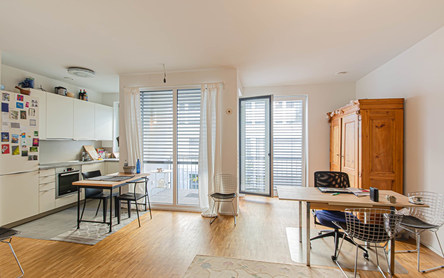 Wohnzimmer - Moderne Zweizimmerwohnung mit Loggia im KurfürstenCarrè