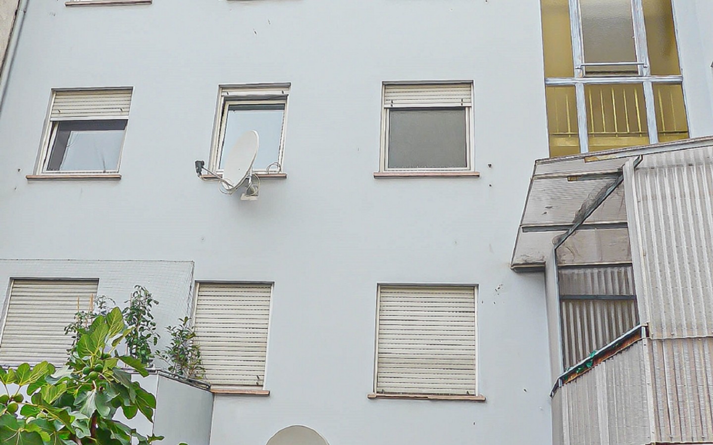 Hofseite - Teilansicht - Wohn- und Geschäftshaus mit Entwicklungspotential in Mannheim Innenstadtlage (F2, 9 und 9A)