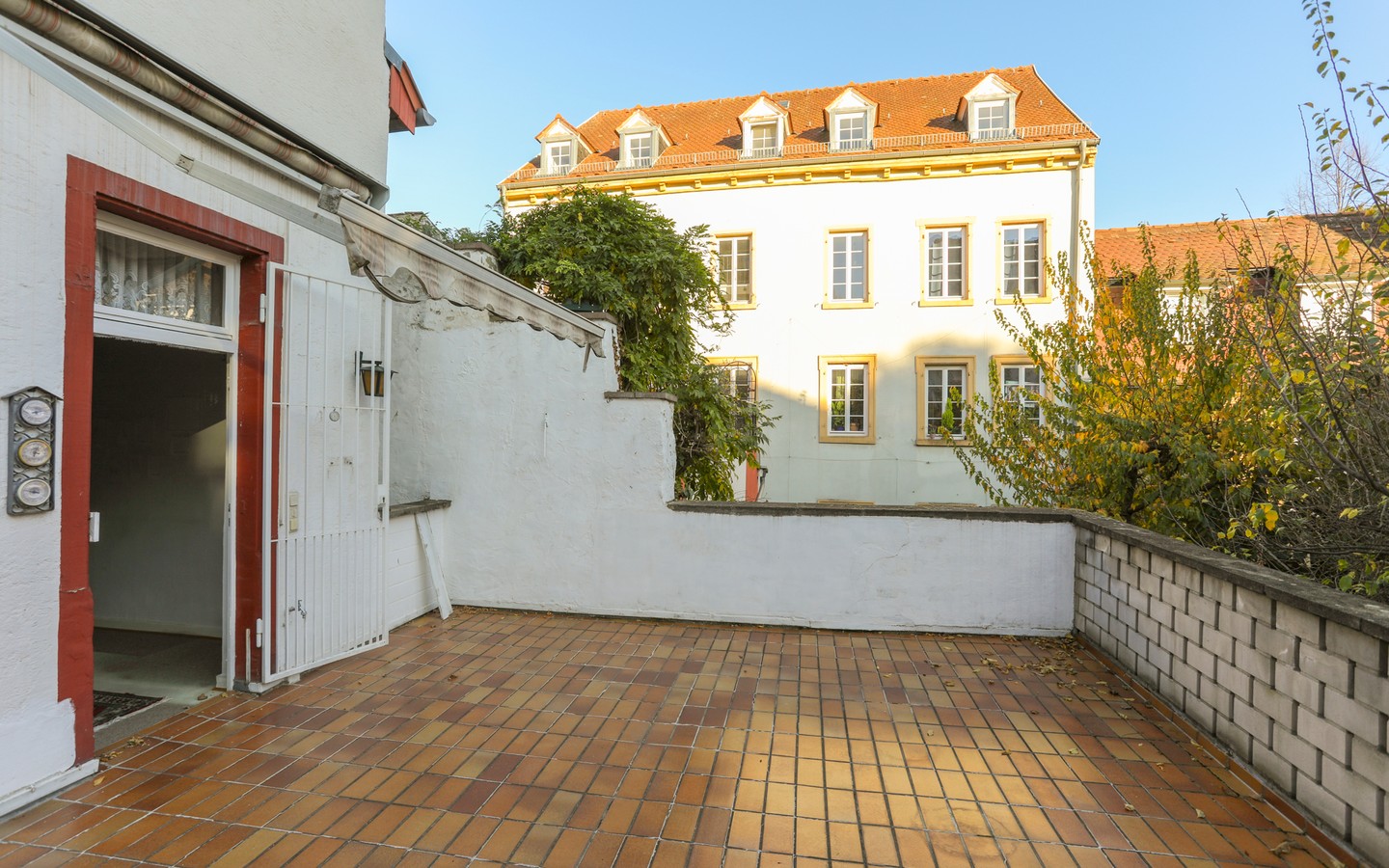 Terrasse - Rohdiamant in der Heidelberger Altstadt: Sanierungsbedürftiges Haus in der Nähe der Stadthalle