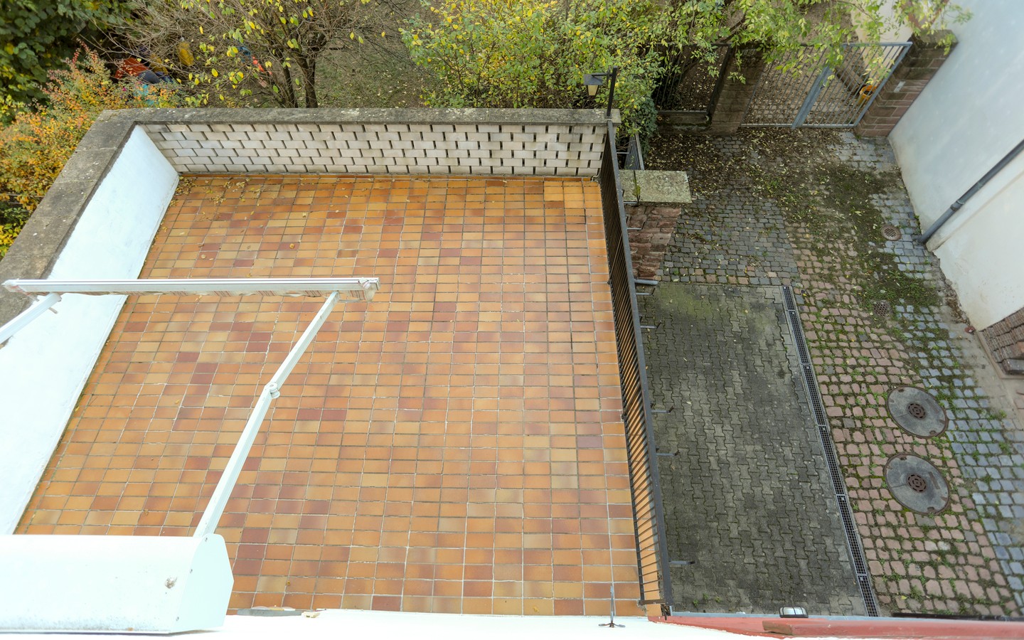 Terrasse - Rohdiamant in der Heidelberger Altstadt: Sanierungsbedürftiges Haus in der Nähe der Stadthalle