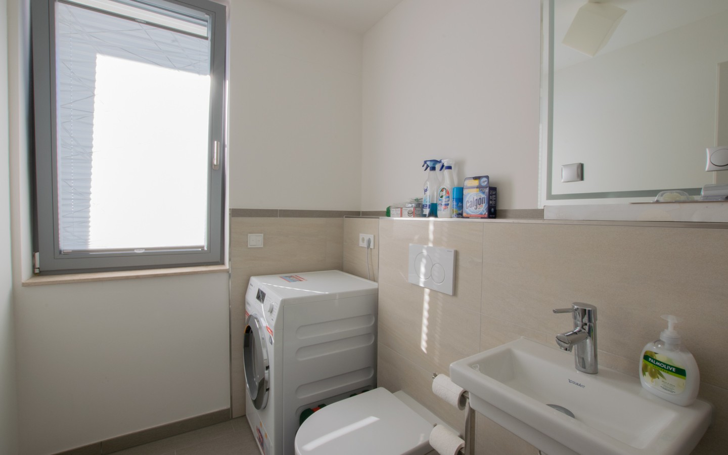 Gäste-WC - Mit phänomenalem Panorama-Blick: Attraktive Penthouse-Wohnung an der Bahnstadt-Promenade